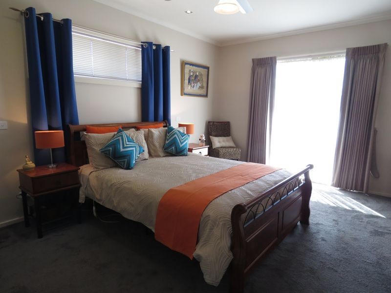 50 Corins Crescent, Newlands Arm VIC 3875