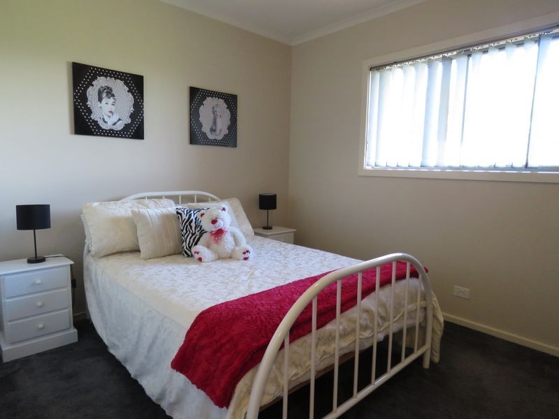 50 Corins Crescent, Newlands Arm VIC 3875