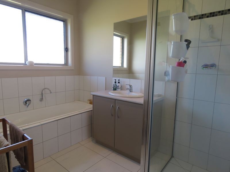 50 Corins Crescent, Newlands Arm VIC 3875