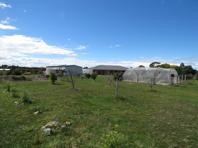 50 Corins Crescent, Newlands Arm VIC 3875