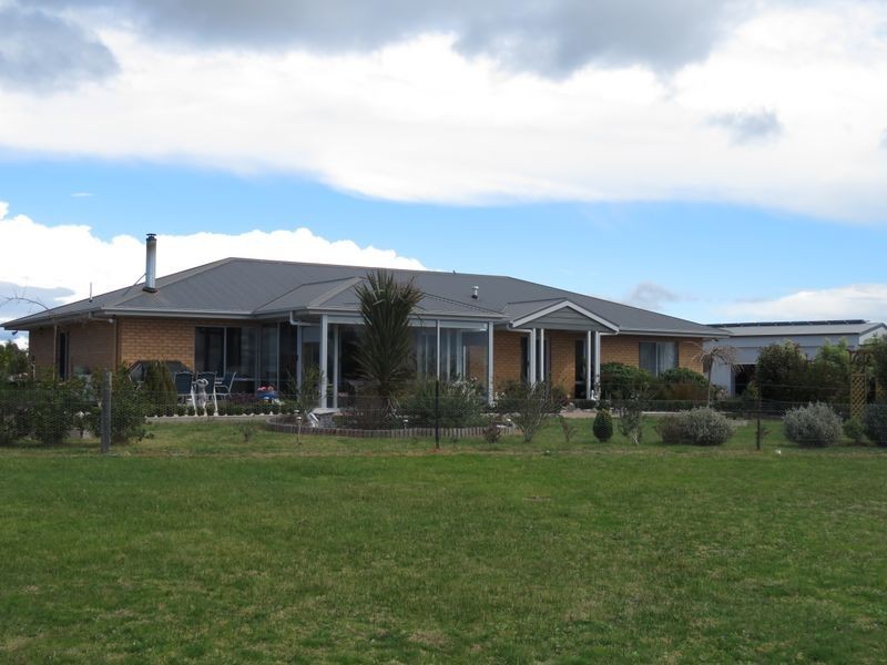 50 Corins Crescent, Newlands Arm VIC 3875