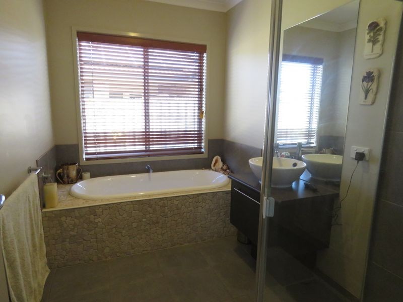 24 The Crescent, Eagle Point VIC 3878