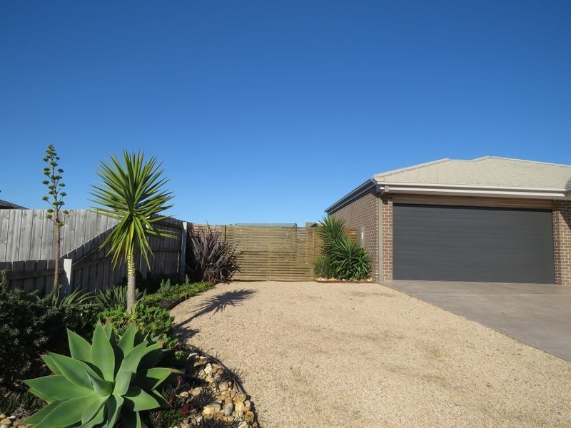 24 The Crescent, Eagle Point VIC 3878