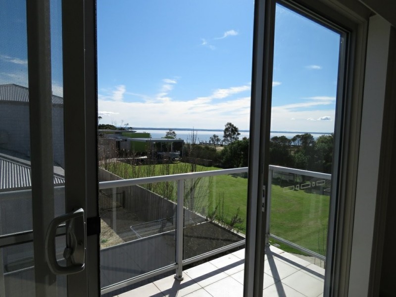 House 1/157 Bay Road, Eagle Point VIC 3878