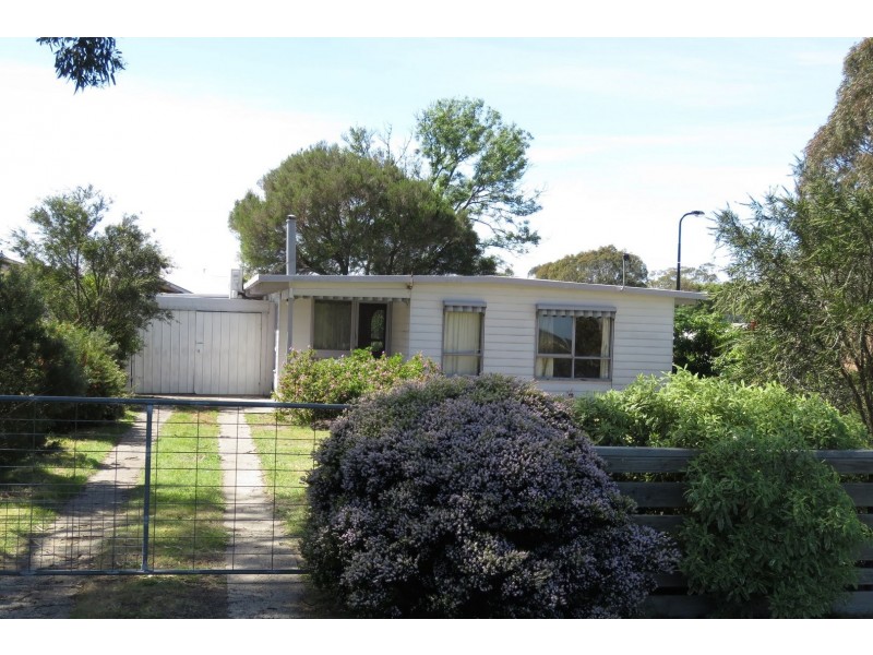 97 Bay Road, Eagle Point VIC 3878