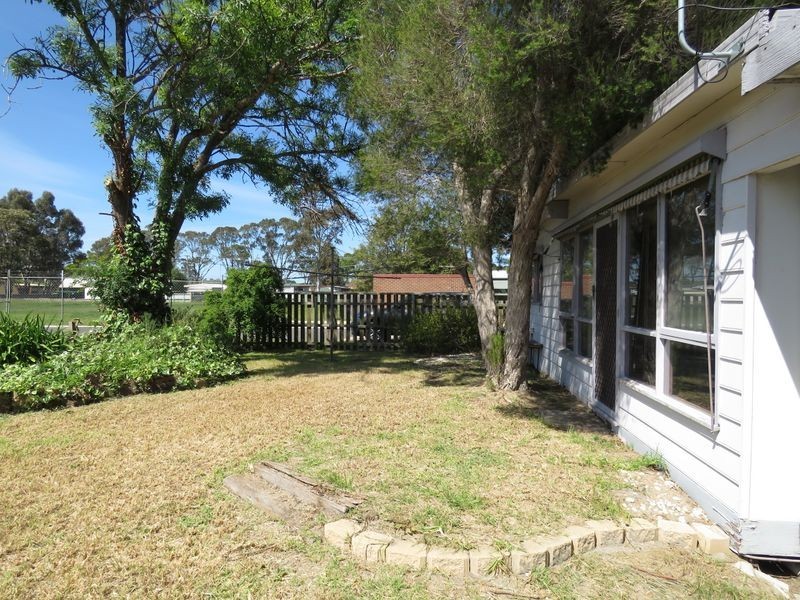 97 Bay Road, Eagle Point VIC 3878