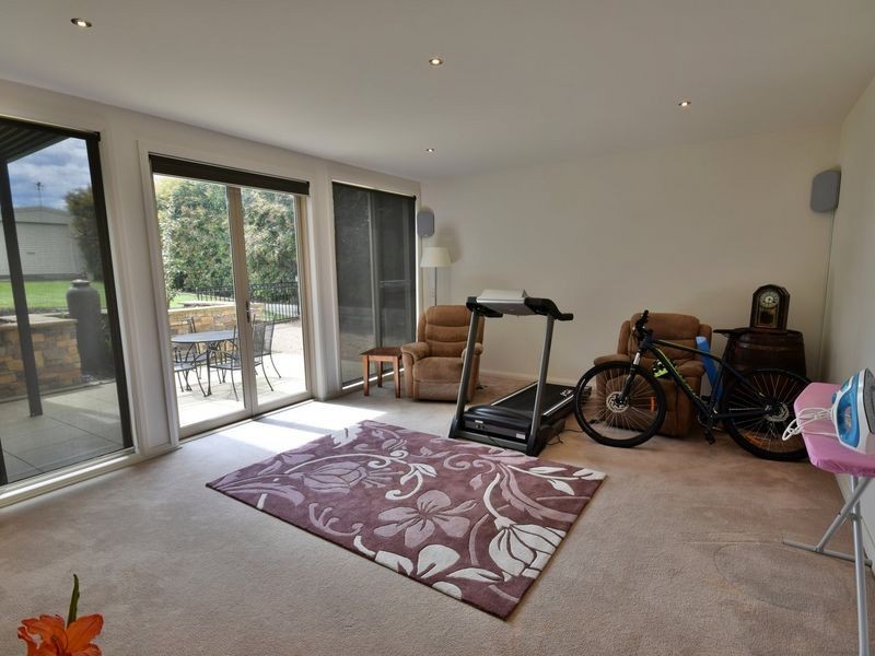 182 Newlands Drive, Paynesville VIC 3880