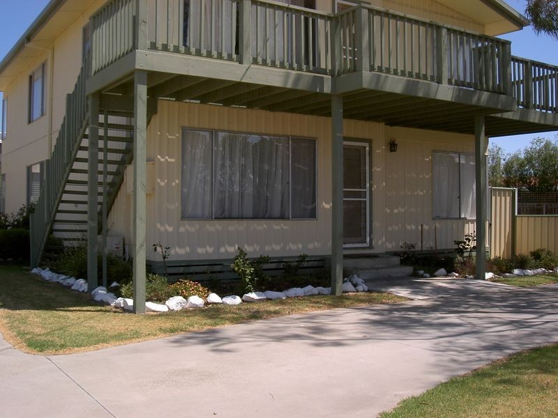 1/12 McMillan Grove, Paynesville VIC 3880