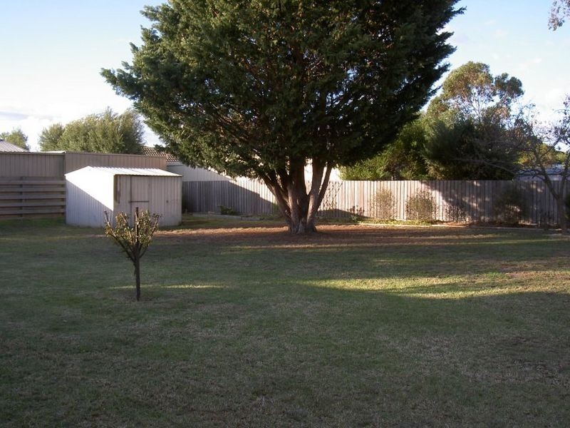 3 Lake Tide Avenue, Newlands Arm VIC 3875