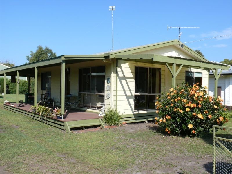 29 Sixth Avenue, Raymond Island VIC 3880