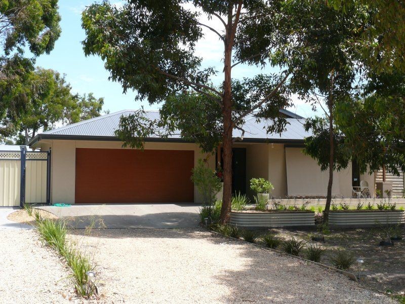 70 Twelfth Avenue, Raymond Island VIC 3880