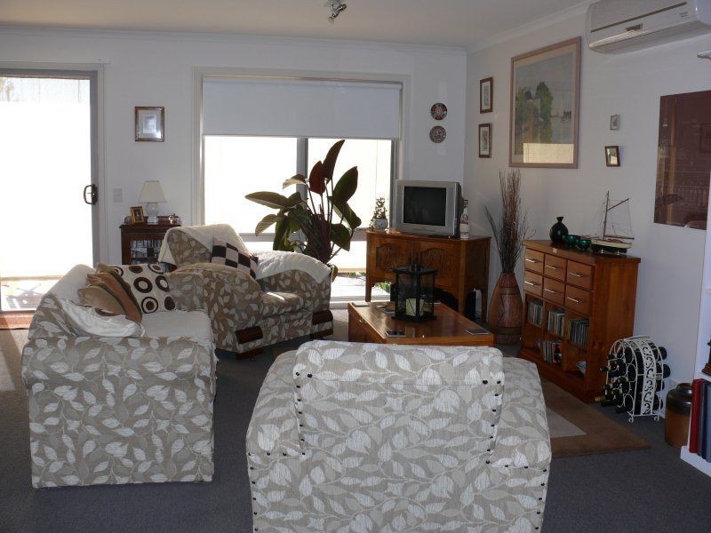 2/119 Langford Parade, Paynesville VIC 3880