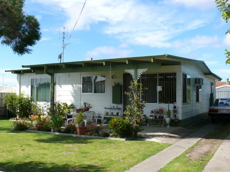 4 Milton Avenue, Paynesville VIC 3880