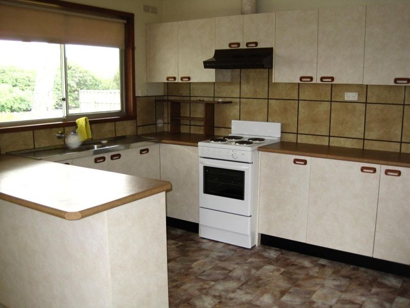 4 Milton Avenue, Paynesville VIC 3880