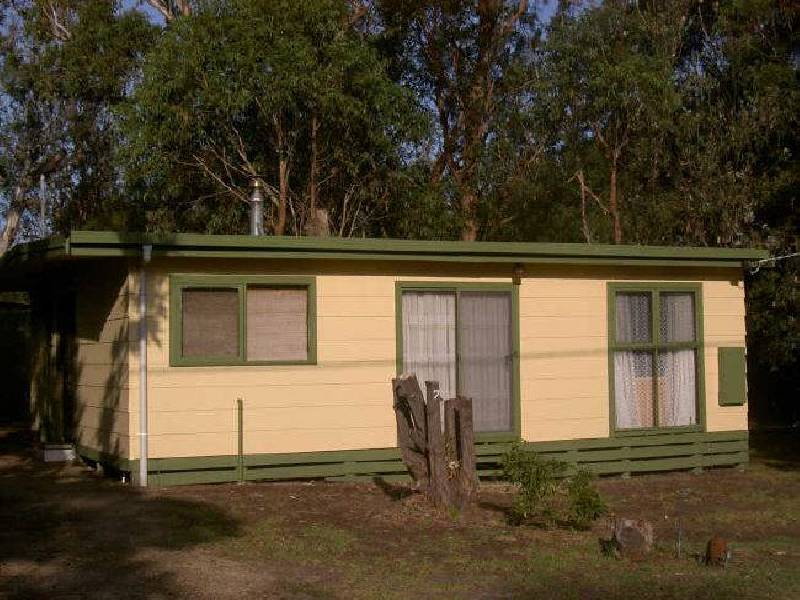 7 Fourth Avenue, Raymond Island VIC 3880