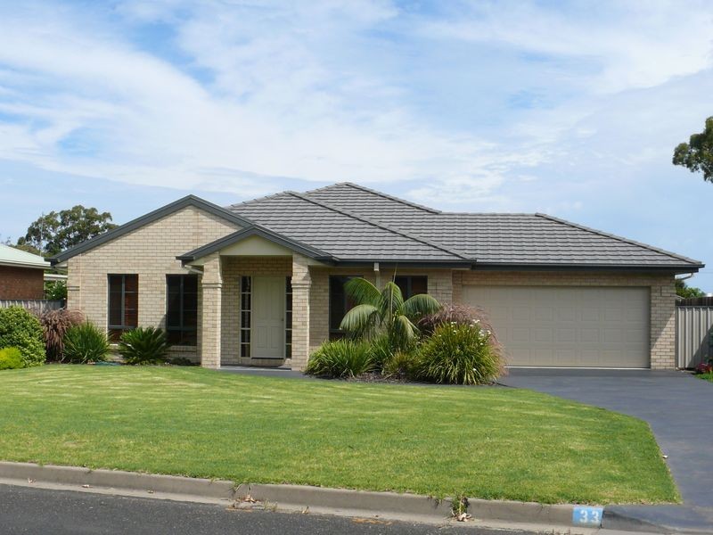 33 Gilsenan Street, Paynesville VIC 3880