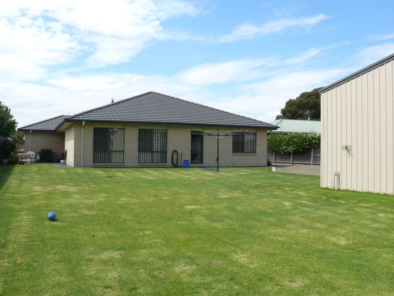 33 Gilsenan Street, Paynesville VIC 3880