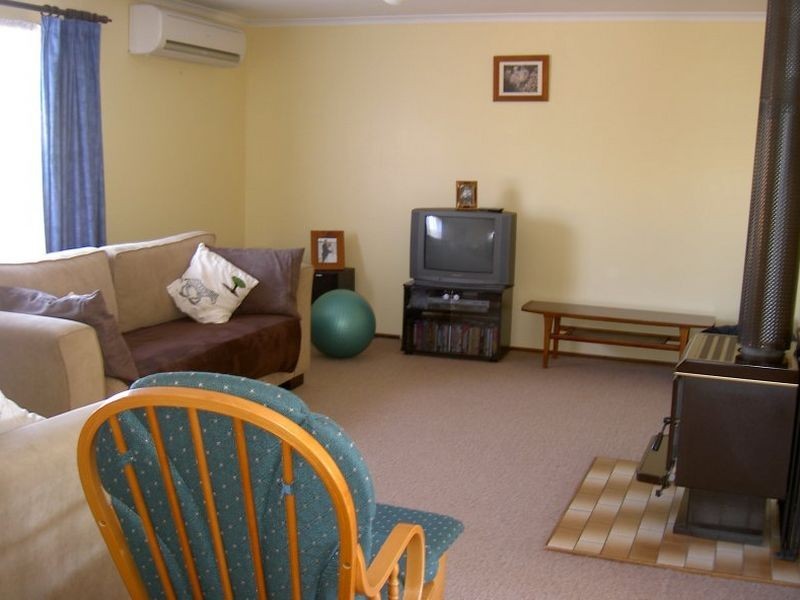 7 White Court, Eagle Point VIC 3878