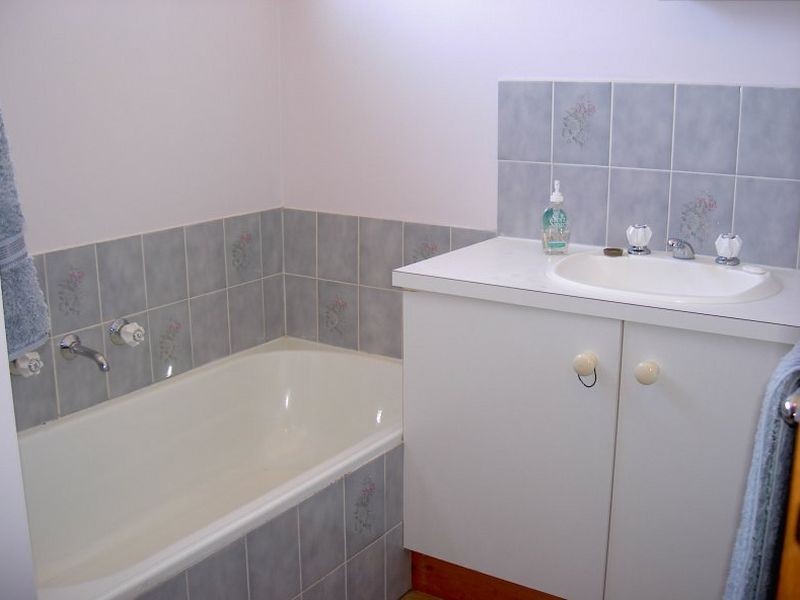 7 White Court, Eagle Point VIC 3878