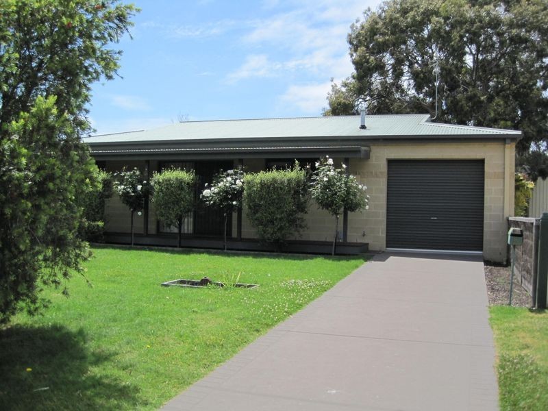 57 Eighth Avenue, Raymond Island VIC 3880