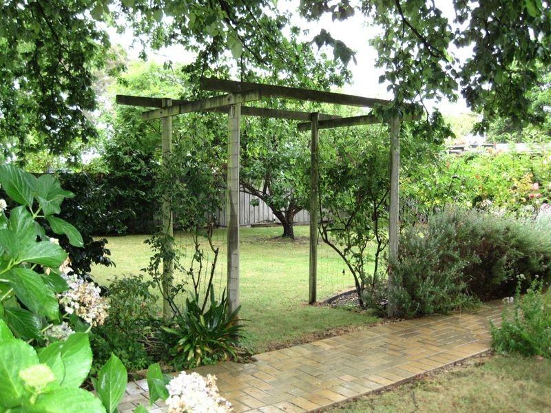 13 Newlands Drive, Paynesville VIC 3880