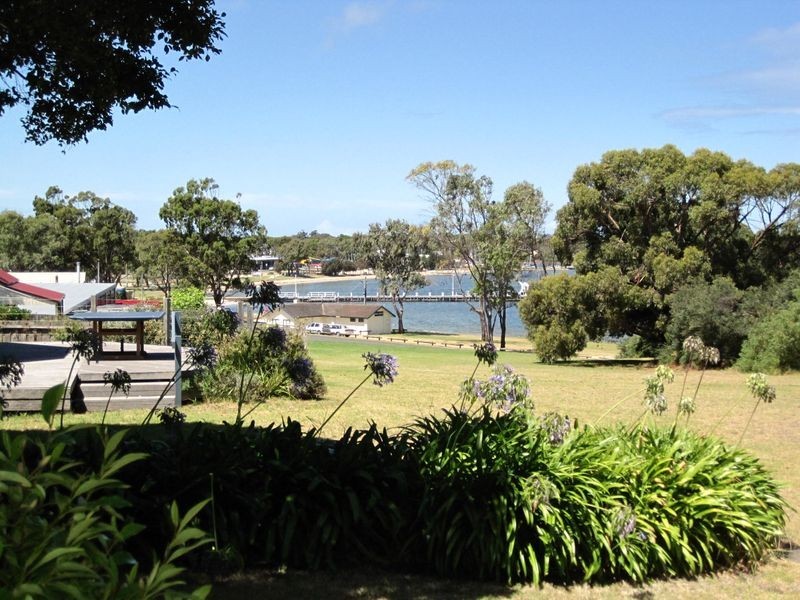 13 Newlands Drive, Paynesville VIC 3880