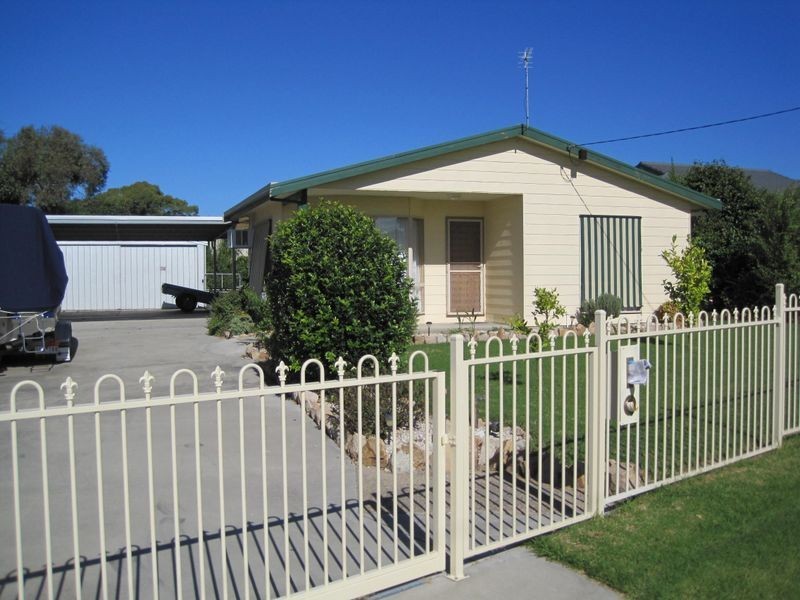 4 McMillan Grove, Paynesville VIC 3880