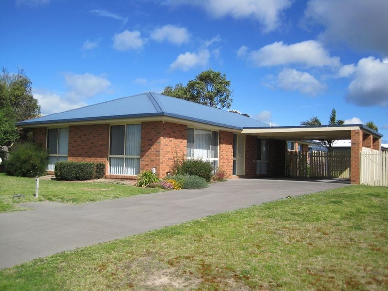 13 Hakea Court, Paynesville VIC 3880