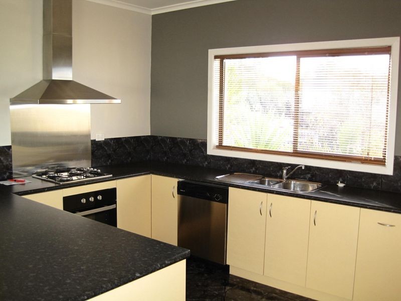 3 Millicent Court, Eagle Point VIC 3878