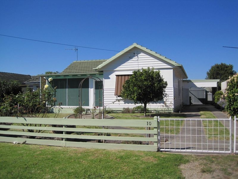 10 Toonalook Parade, Paynesville VIC 3880