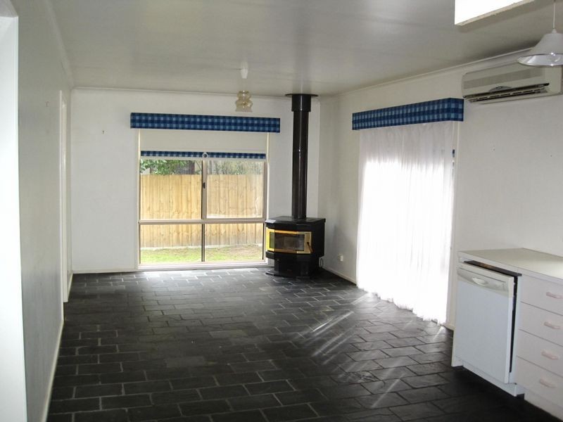 21 Fifth Parade, Raymond Island VIC 3880