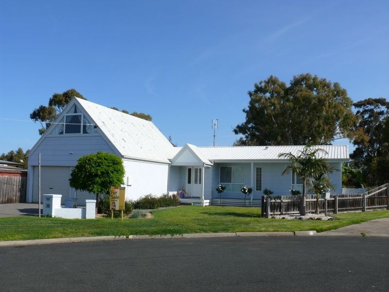 2 The Moorings, Paynesville VIC 3880