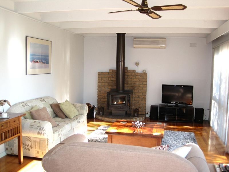 18 Cumming Street, Paynesville VIC 3880