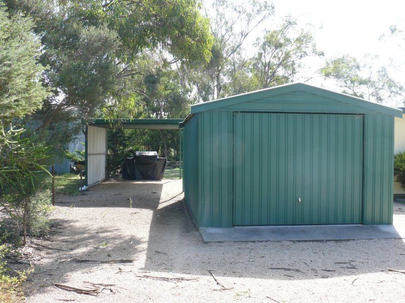 32 Fourth Avenue, Raymond Island VIC 3880