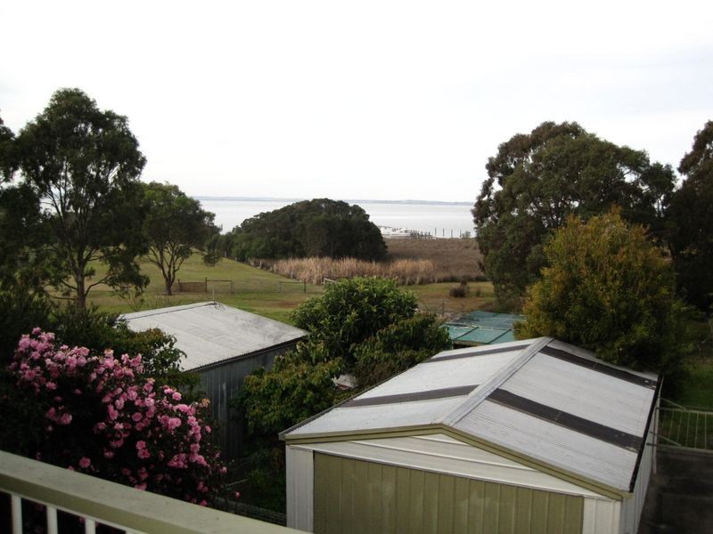 29 Bay Road, Eagle Point VIC 3878