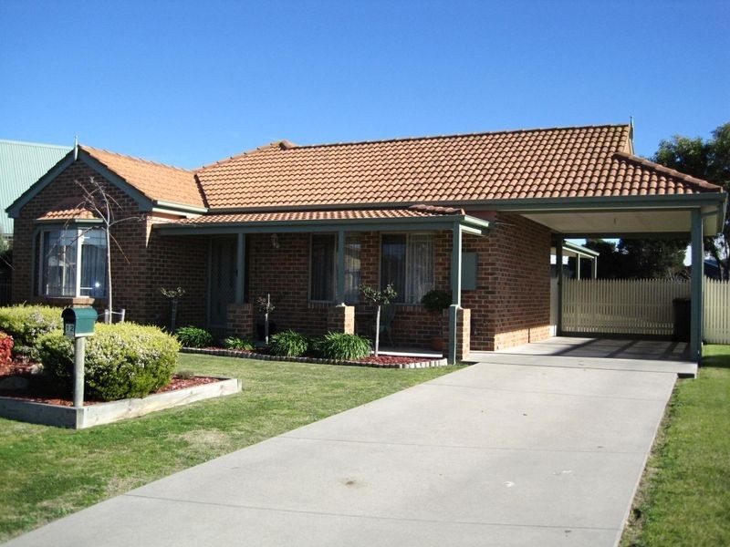 12 Hakea Court, Paynesville VIC 3880