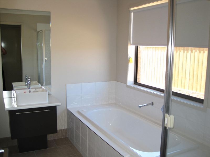 18 Ah Yee Close, Paynesville VIC 3880