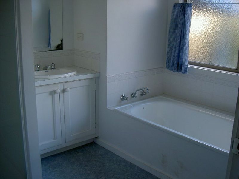 34-36 Eighth Avenue, Raymond Island VIC 3880