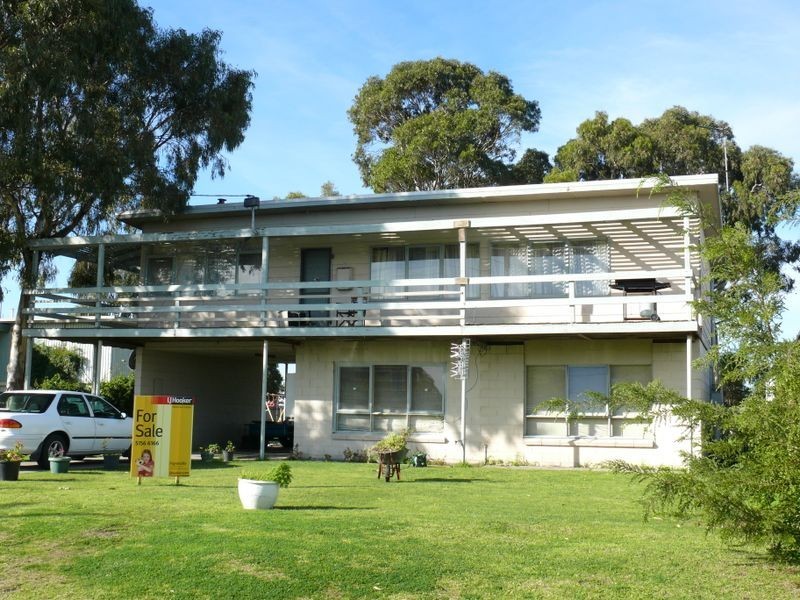 2/16 Mitchell Street, Paynesville VIC 3880