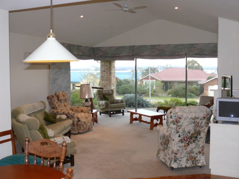 16 Windermere Terrace, Paynesville VIC 3880