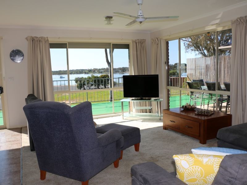 6 Marina Drive, Paynesville VIC 3880