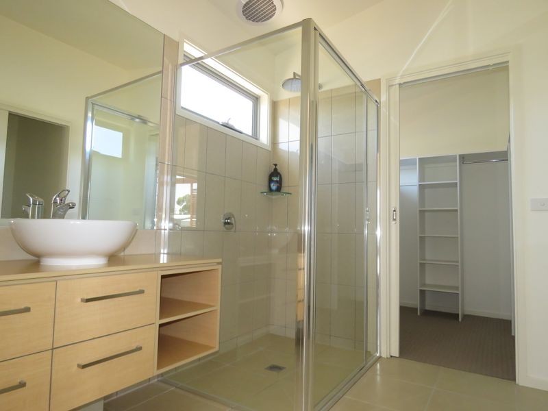 1 Eaton Place, Paynesville VIC 3880