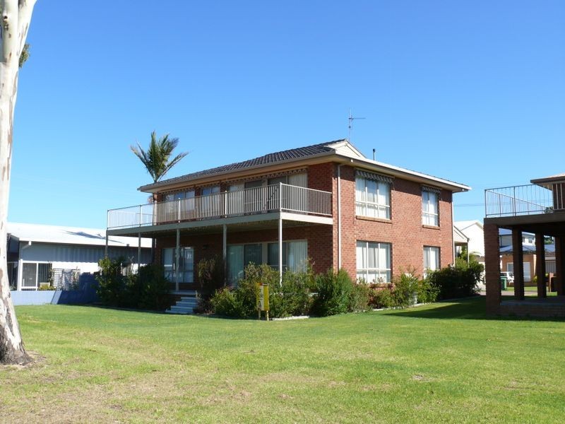 4 Marina Drive, Paynesville VIC 3880