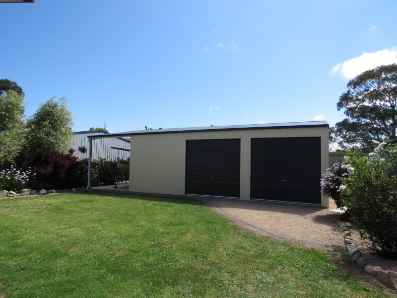 6 Bay Road, Eagle Point VIC 3878