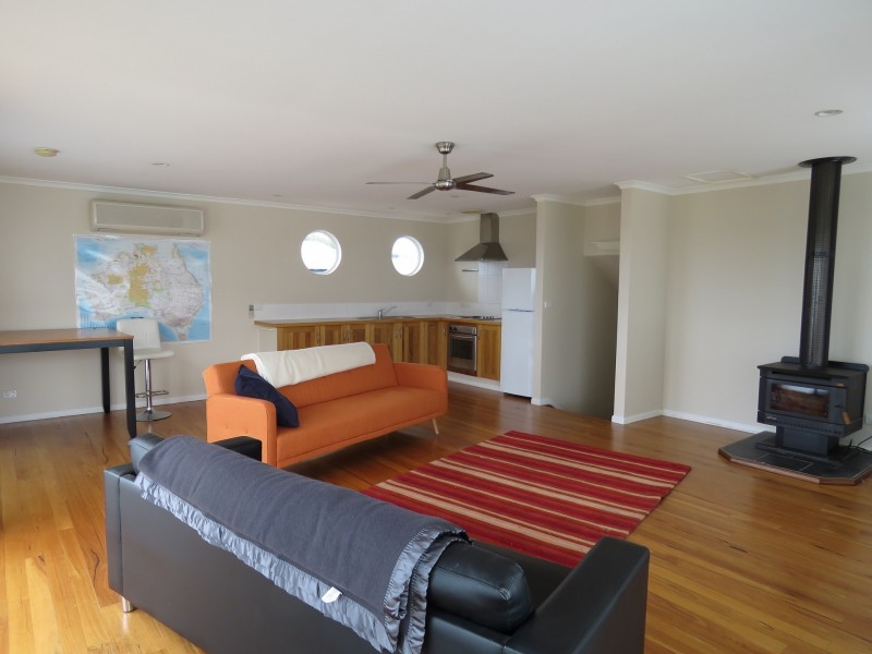 6 Bay Road, Eagle Point VIC 3878