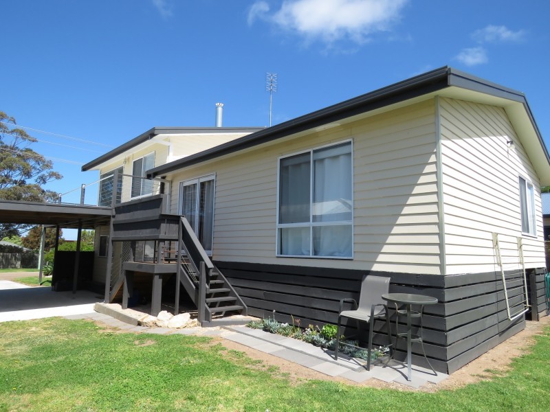 6 Bay Road, Eagle Point VIC 3878