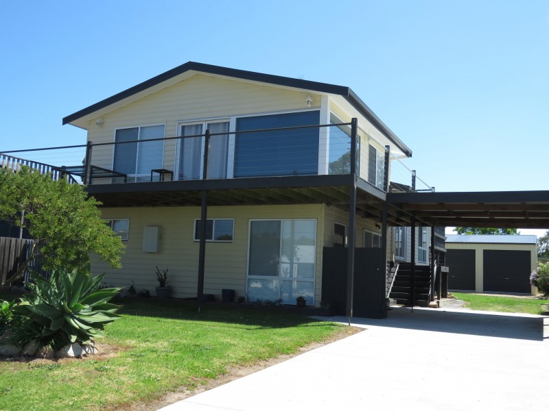 6 Bay Road, Eagle Point VIC 3878