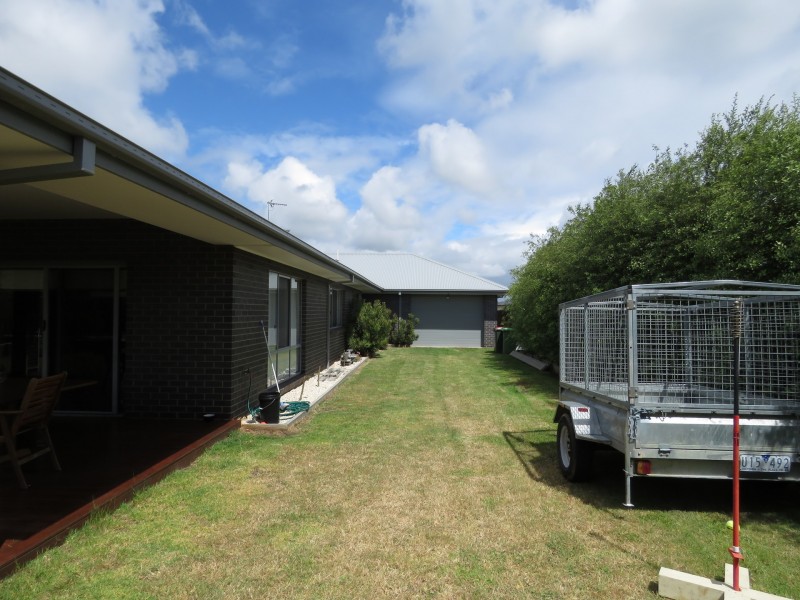 30 May Park Drive, Paynesville VIC 3880