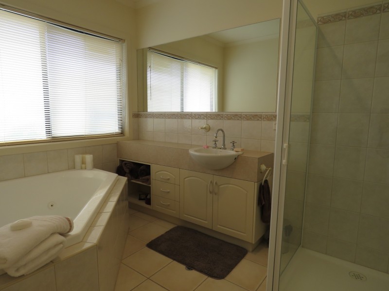 17 Windjammer Court, Paynesville VIC 3880