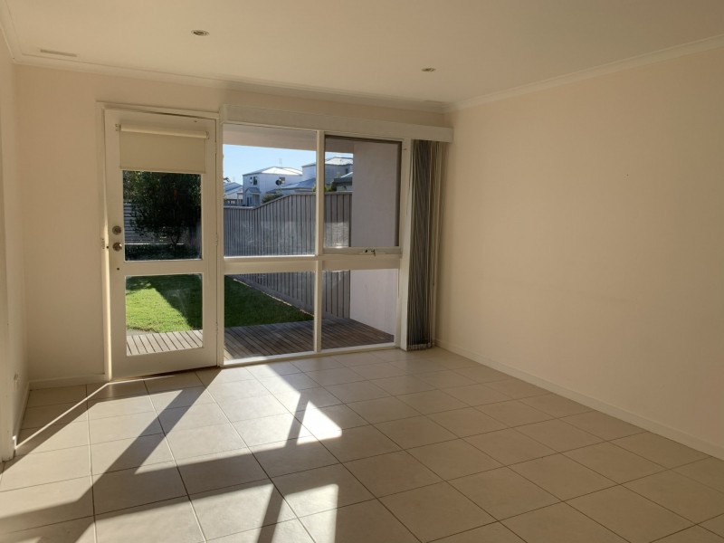 Unit 1/155 Bay Road, Eagle Point VIC 3878